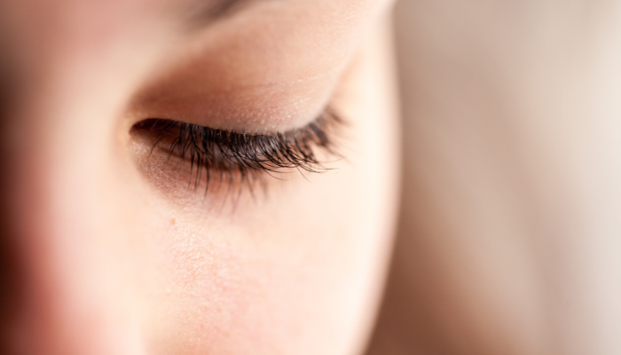 Rutinas Esenciales para la Salud Ocular: Cómo y Por Qué Cuidar tus Párpados